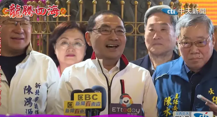 影/平溪天燈節主燈相撞　侯友宜強調提字「平安龍好、溪手共融」：吉祥的預兆