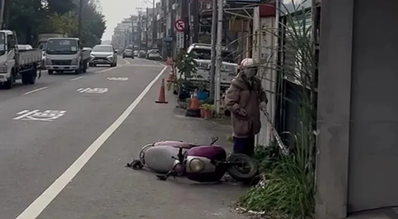 影/新竹正妹暗夜遭攻擊險摔車　警破4門逮鐵棍男強制送醫
