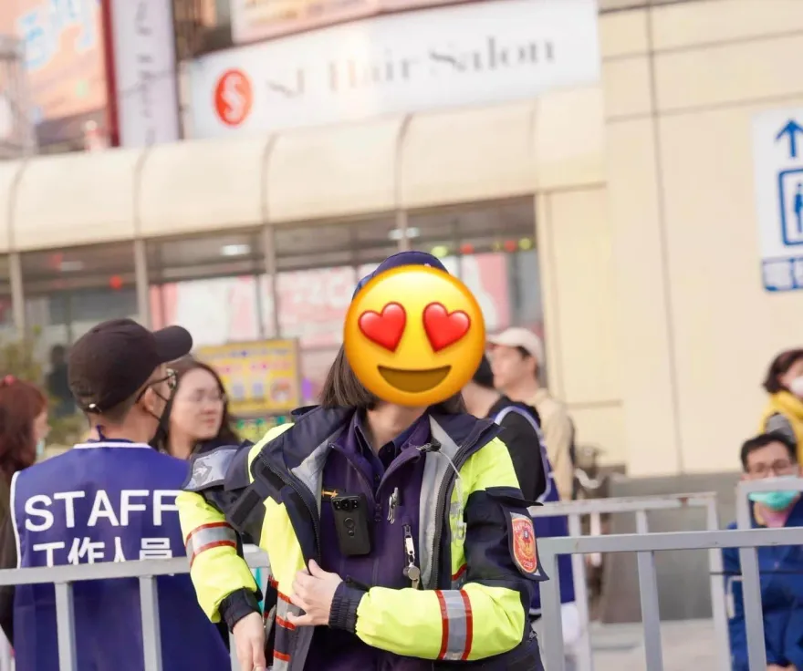 台中正妹女警爆紅「台北的她站出來了」！甜美波麗士1600網友全嗨翻