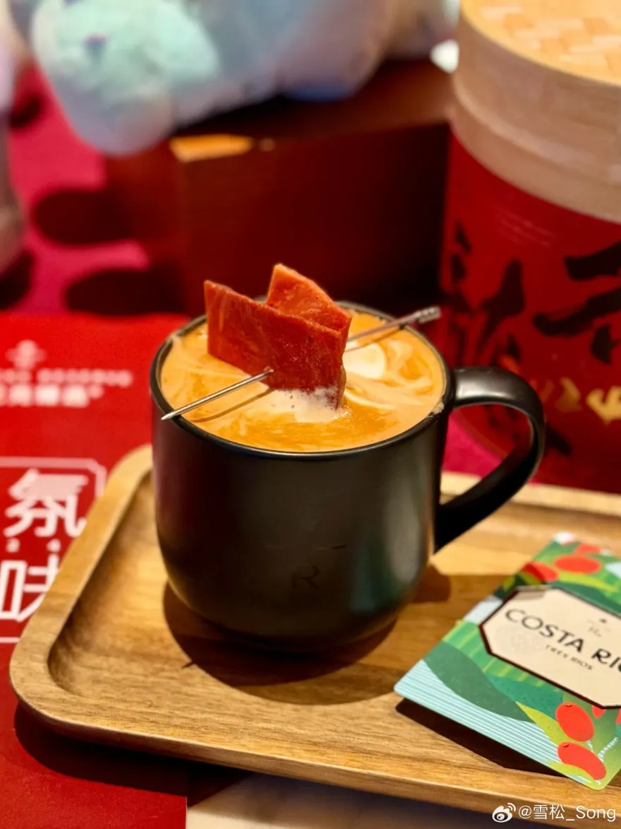 1杯3百元！陸星巴克龍年限定新品「肉脯+拿鐵」　網友嘗鮮曝真實反映