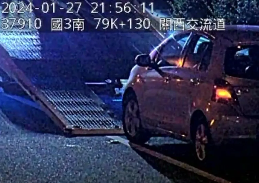 影/國道驚現「冒牌」拖吊車！亂開價跟合法業者搶生意　高工局：將依法辦