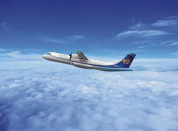 快訊/華信飛澎湖遇「機械故障」！緊急折返高雄　69旅客換搭班機