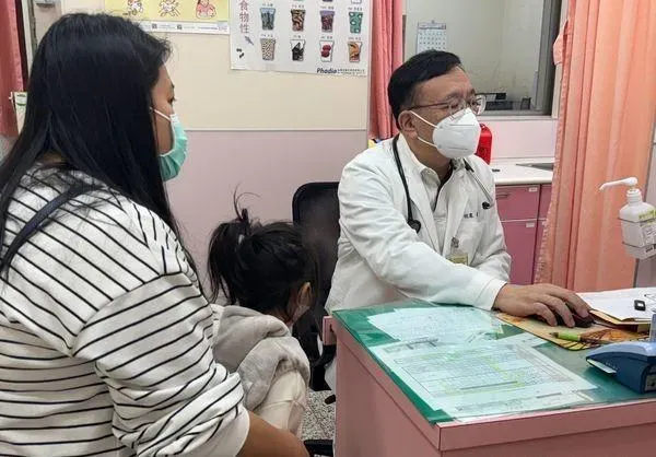 疫情大急升！主因流行是「克沙奇A型腸病毒」！醫憂 :「6歲以下小孩」保護力不足