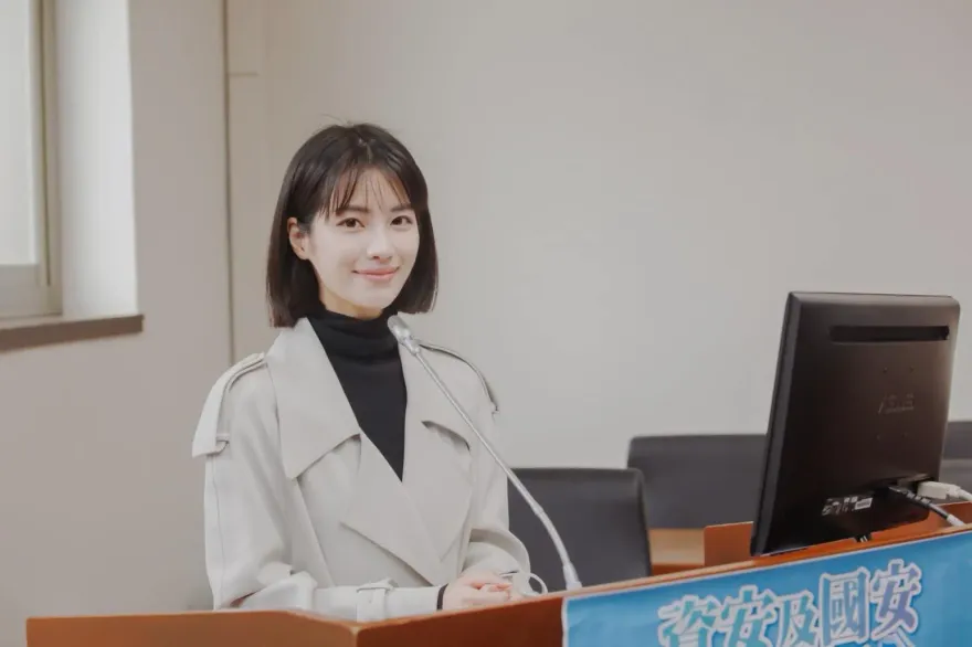 逆轉！酸鄭運鵬「猶如詐騙集團」　美女發言人二審判賠15萬元