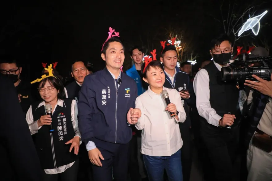 全程牽緊緊！盧秀燕、蔣萬安台中燈會合體　她「1暖舉」曝藍營長姐風範
