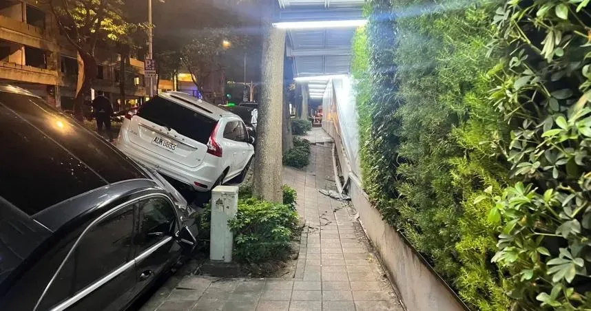 快訊/北市松山區驚傳建案工地嚴重塌陷！4車慘遭殃　蔣萬安趕赴現場