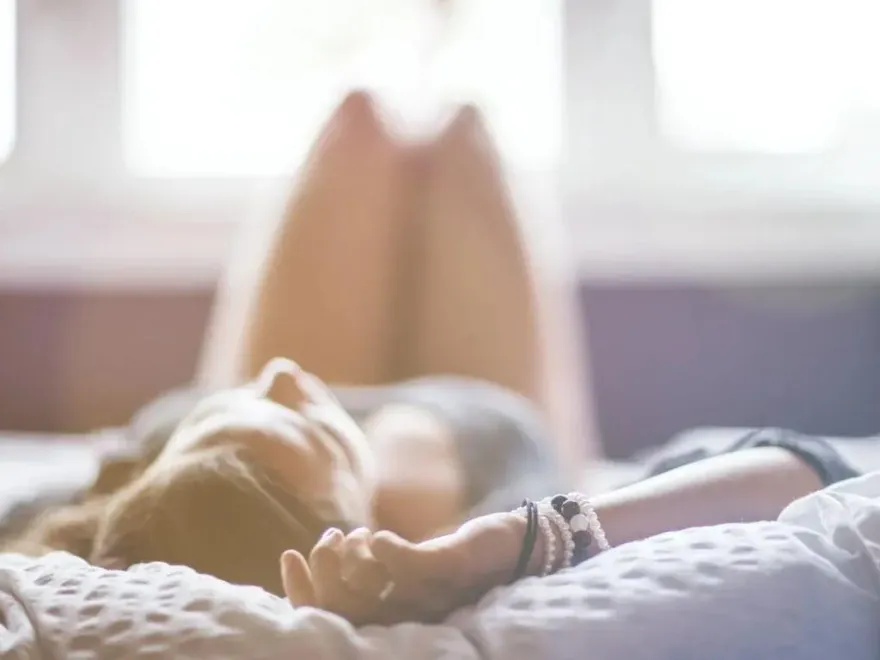 新婚人妻去游泳…偷約六塊肌小鮮肉上摩鐵！爽喊：時光倒流一樣會出軌
