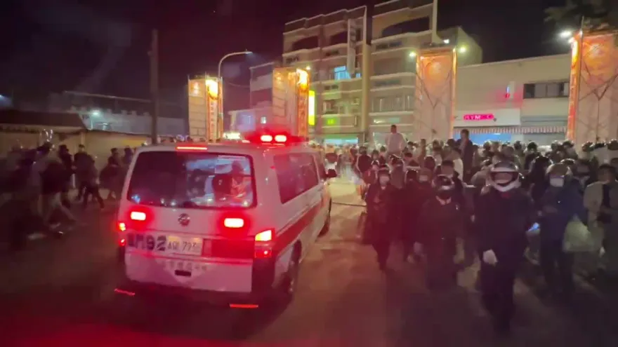 影/傷勢最新！鹽水蜂炮元宵夜達高潮　59人受傷「眼睛還被火光閃到」