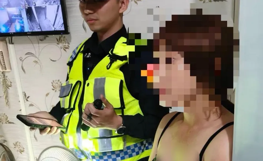 「人肉麻花捲」連結到一半！台南淫窟被搗　白皙妹恩客僵住了