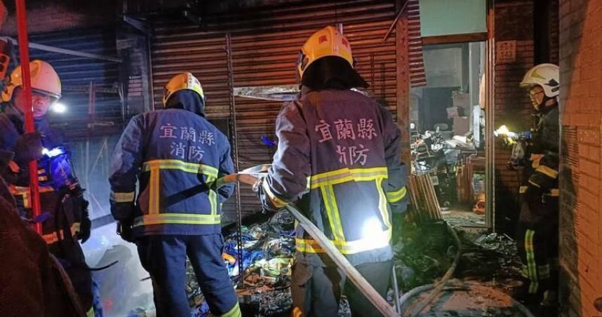 疑似黑衣人縱火？羅東透天民宅騎樓突起火　1家4口受困驚險逃生