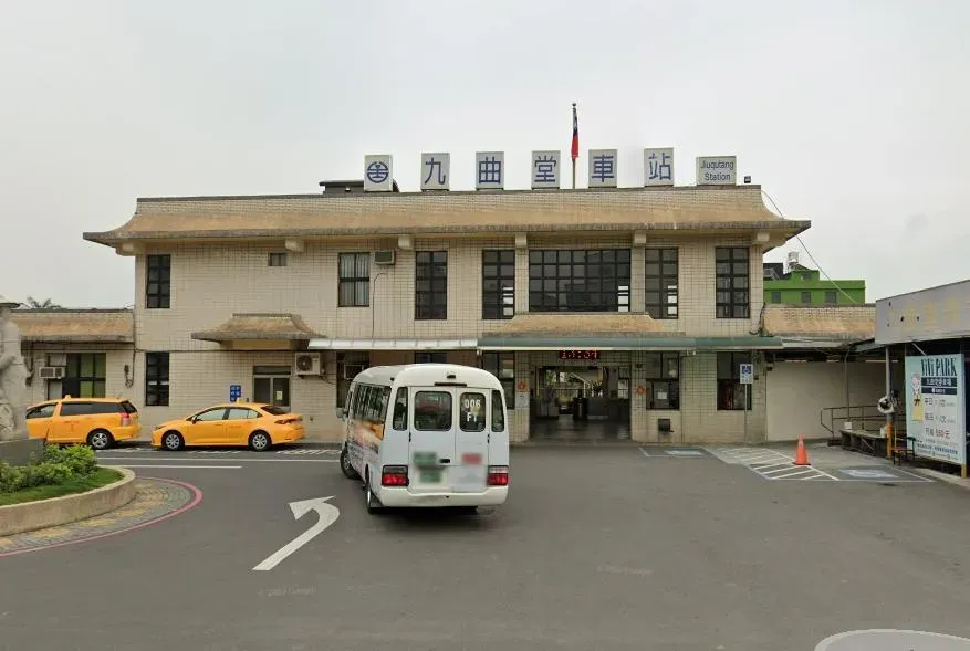 高雄九曲堂車站13歲少年落軌「被列車撞飛」　旅客驚喊：輾到人...送醫傷勢曝