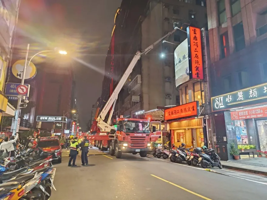 快訊/北市中山區公寓大廈6樓儲藏室遭祝融　警消趕抵半小時滅火2人嗆傷送醫