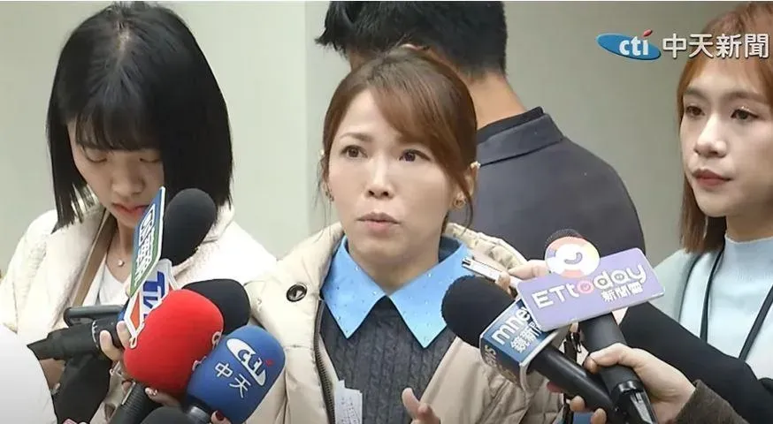 揭柯文哲競辦高薪惹怒「戰狼小姐姐」　四叉貓：明明是她叫我查仔細