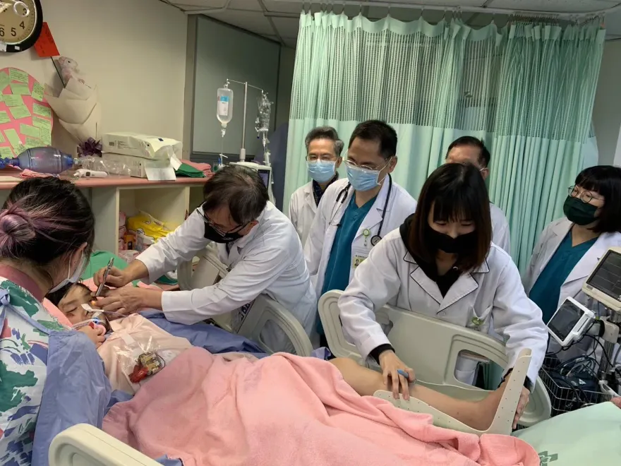 獨家/令人振奮 !彰化車禍大姐今早雙眼眼球會轉動！強心劑已全部拿掉！醫:已撐過危險期！