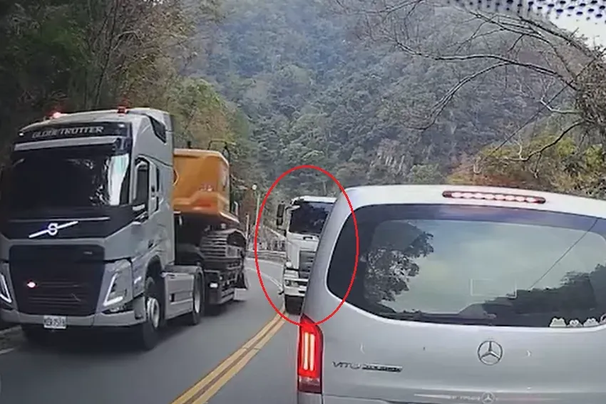影/對向賓士閃尿！台14甲砂石車「囂張跨雙黃線」超車　網：勇氣誰給的