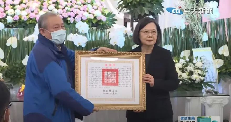 送陳俊翰最後一程！蔡英文、賴清德、蕭美琴出席告別式　小英頒贈家屬褒揚令