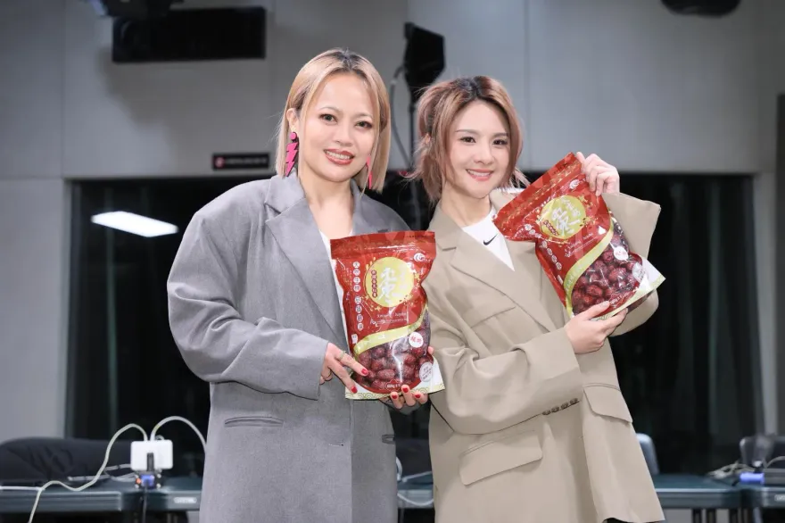 郭靜彩排戴愛玲現身探班！送「月老加持1物」盼她桃花開
