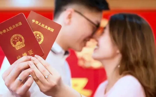 催婚出奇招！西安3月起領結婚證「獲贈刮刮樂」　網友笑：結婚如買彩券