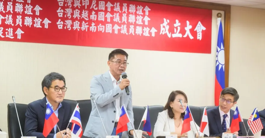 7連霸綠委接棒陳其邁選2026高雄市長？　潛在對手許智傑說話了