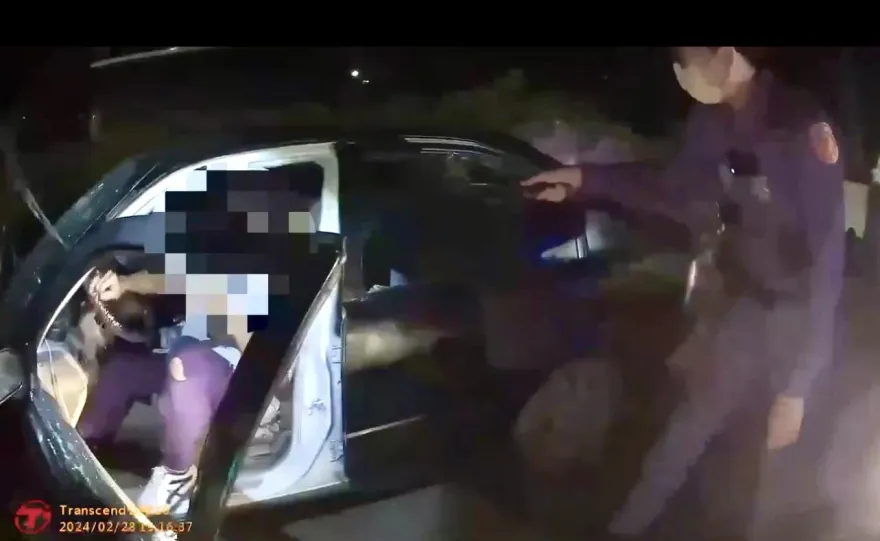 快訊/驚險圍捕畫面曝光！高雄警追緝縱火犯開8槍　嫌犯自撞護欄遭逮