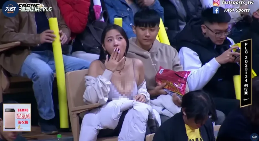 影/清涼正妹「自備雙球」看PLG籃球賽！震撼畫面網嗨爆：導播才是MVP