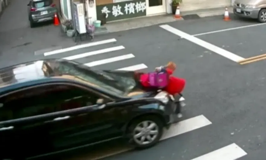 影/又見行人地獄！台中10歲女童過斑馬線　遭休旅車攔腰撞飛慘摔…驚險瞬間曝