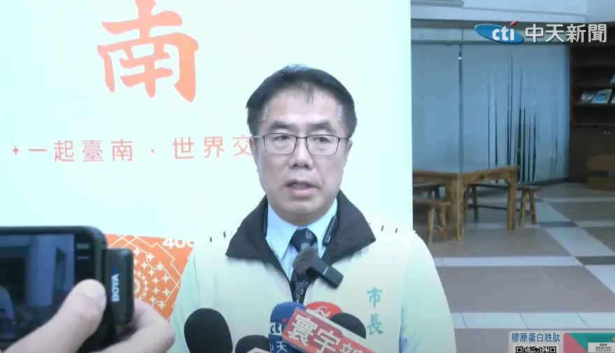 影/黃偉哲捲光電弊案！證人身分應訊2小時後請回　一臉疲憊返台南市府回應了