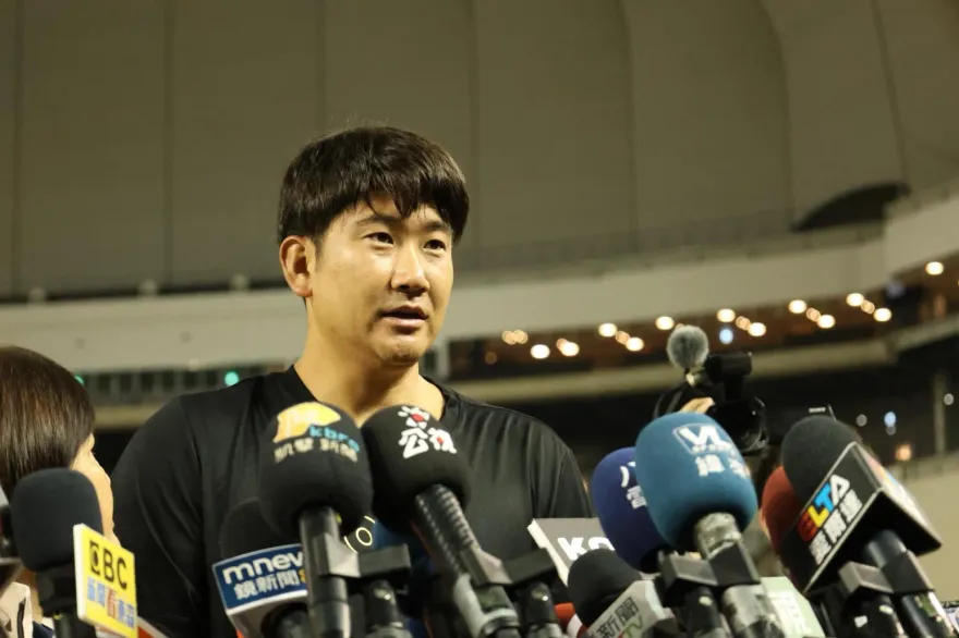 讀賣巨人來台/大巨蛋首次團練！菅野智之相隔9年踏上台灣　想找王建民說3Q