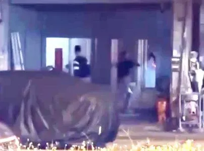 影/霧峰討債驚魂！黑衣人深夜球棒猛砸大門嚇壞老父　疑次子欠債