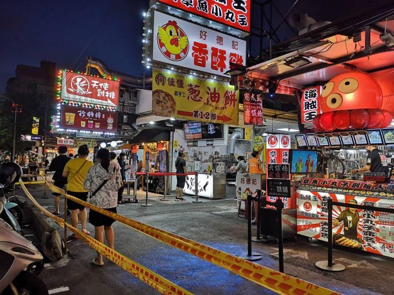 快訊/瑞豐夜市傳火警！炸雞皮攤抽風機冒濃煙　觀光客嚇壞急報案