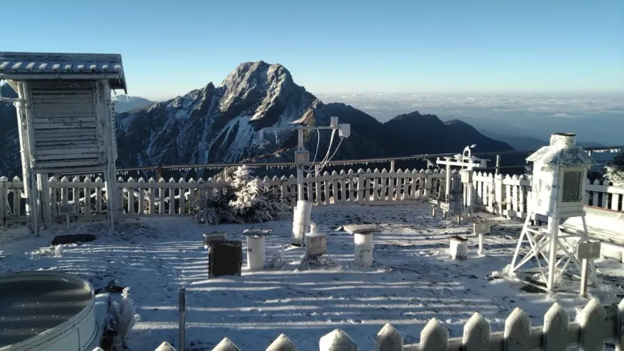 影/玉山降下三月雪！零下7.9°C　銀白世界美呆了
