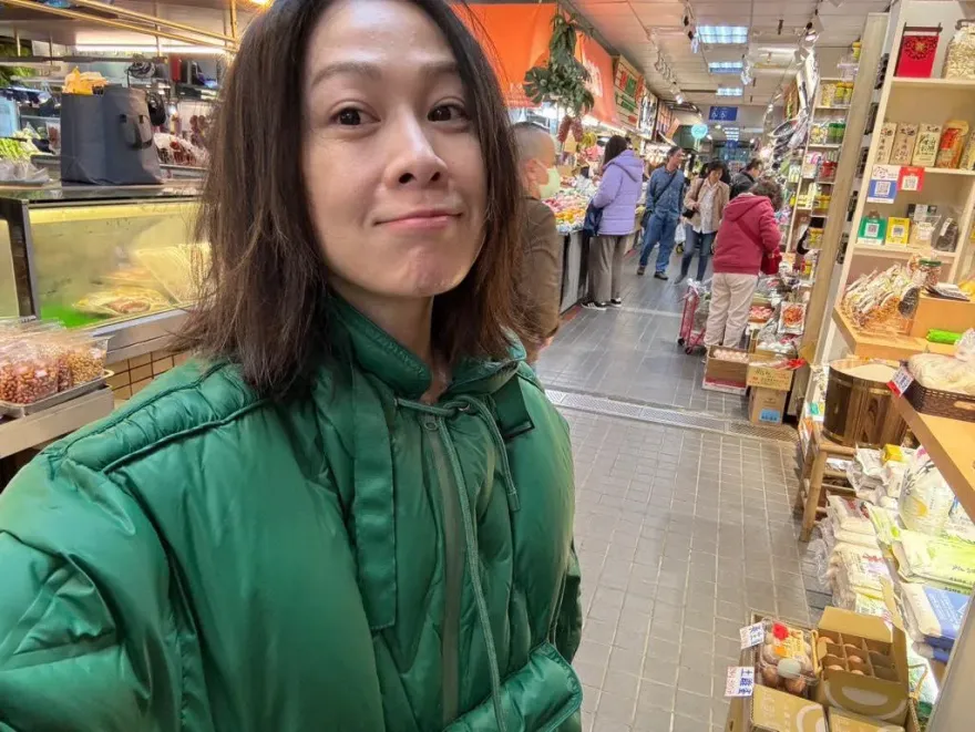 菜市場買菜阿姨竟是大明星！54歲劉若英素顏現身喊：累到想罵人