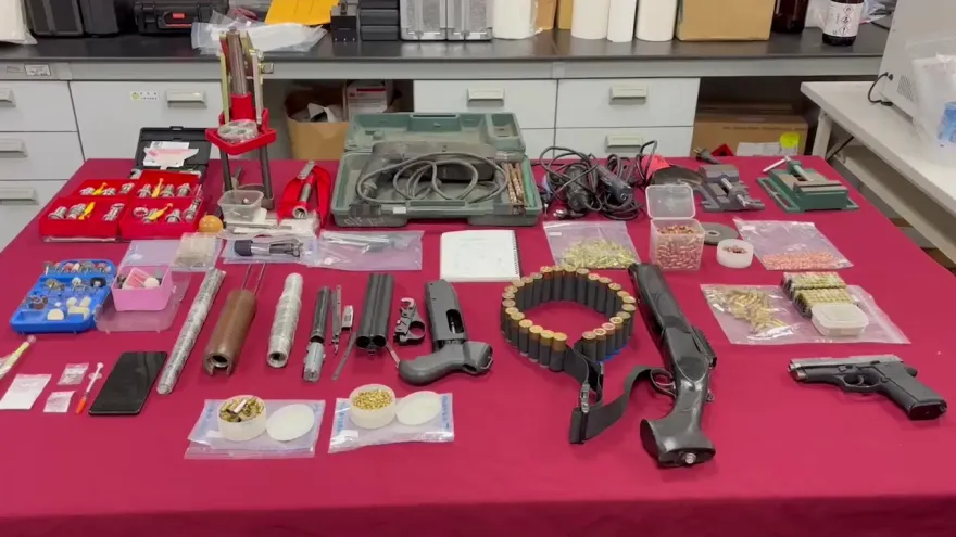 影/中和警抄火力強大地下兵工廠！連霰彈槍也改得出來　現場還搜出毒
