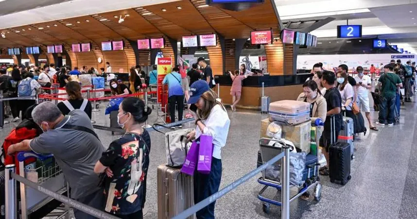 桃機跑道維修大塞！　他苦等4小時「班機被取消」