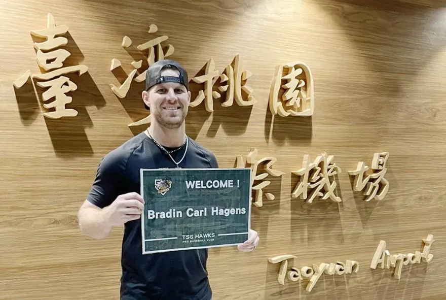 影/洋投後勁抵台！穿台鋼雄鷹40號球衣　31日首戰前東家樂天