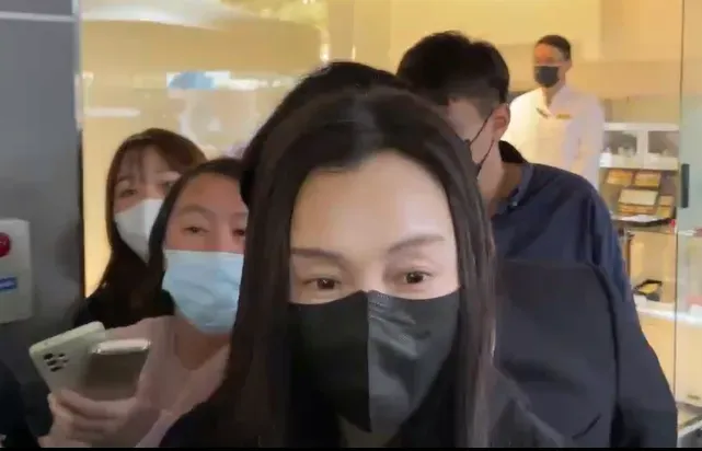 復出時間曝光？范瑋琪現身小S公公靈堂弔信…神隱4年曝近況