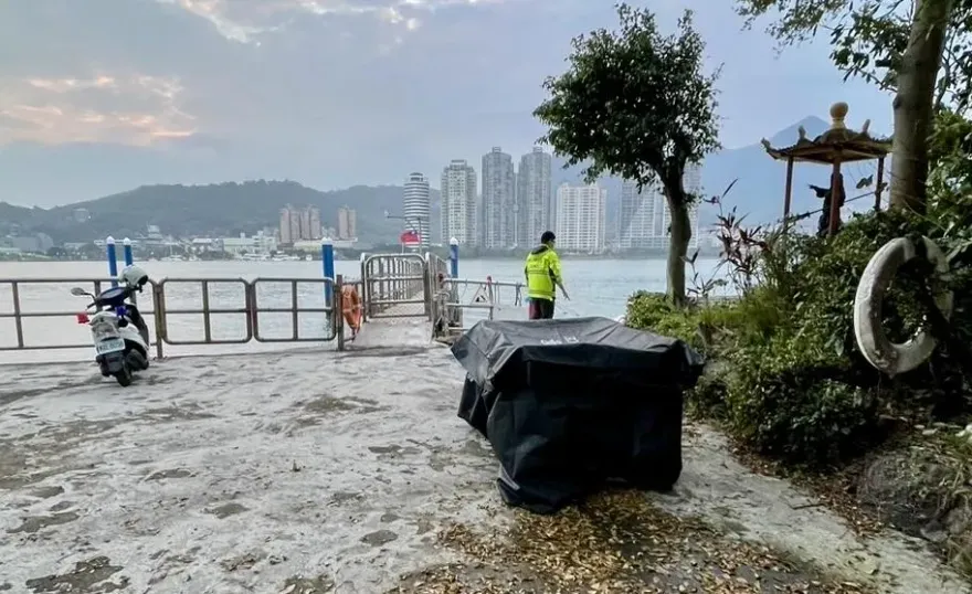 快訊/新北竹圍淡水河面驚見浮屍　男性死者身著迷彩褲身分不明