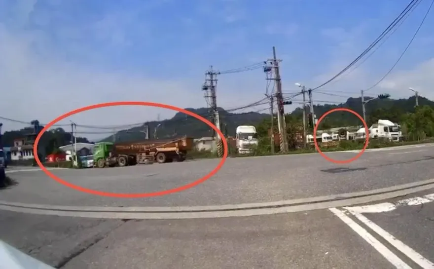 快訊/大逆轉！基隆除草男並非遭電擊　竟被路過車輛掉落輪胎砸斃駕駛到案