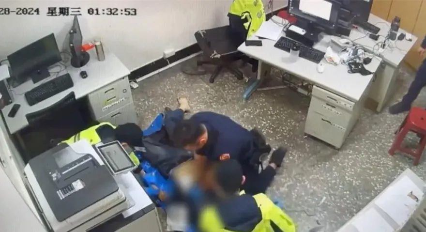 男子酒醉路倒被查出通緝　派出所內竟突然失去呼吸心跳猝死