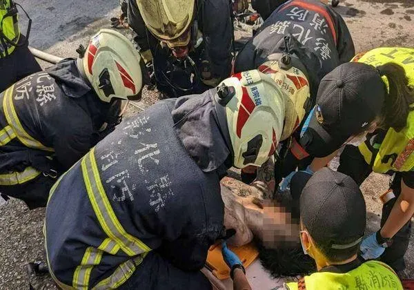 快訊/彰化透天濃煙竄！2民眾受困卡3樓　被嗆昏意識不清送醫搶救