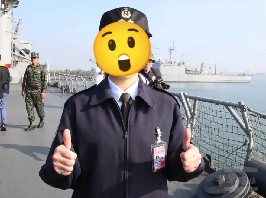 已婚少將街邊糾纏激吻！清純馬尾妹「正面照被挖出」 竟是海軍前艦長