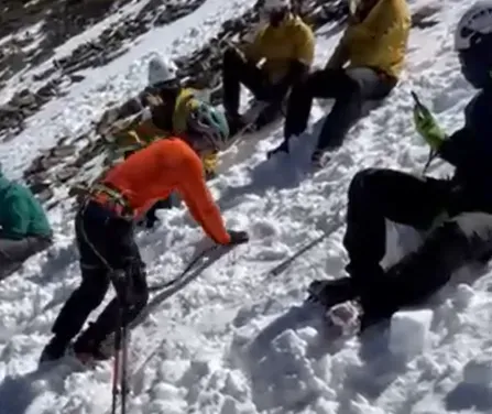 影/雪霸積雪未退！苗栗消防員勇攀上山「冰爪訓練」提升救援能量
