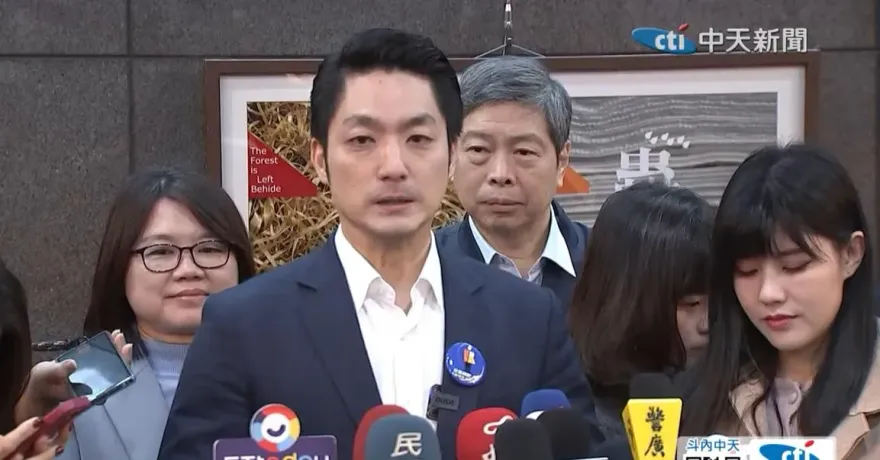 慶祝婦女節給妻「不育嬰假」！被問老婆婚前婚後差別　蔣萬安展強烈求生慾