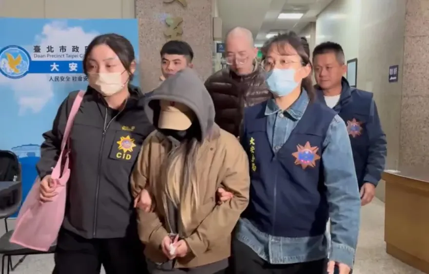快訊/畫面曝光！女科員北市府門口販毒遭逮　晚間移送北檢複訊