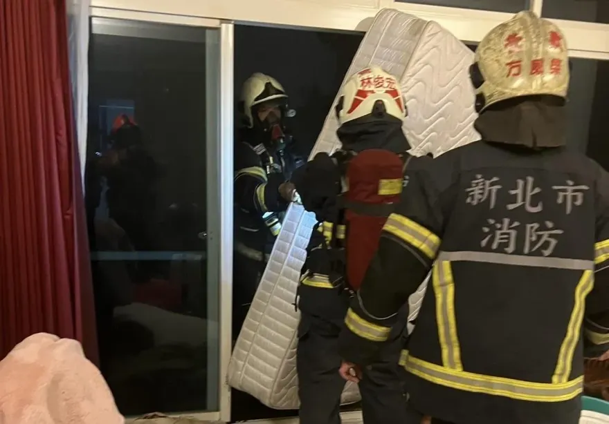 鶯歌民宅電熱毯床上起火狂冒濃煙　火災住警器響鈴建功及時撲滅