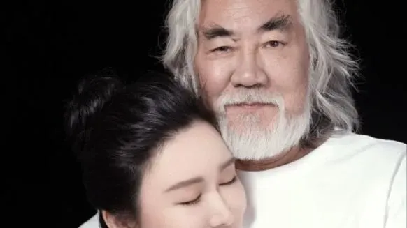 72歲名導張紀中再當爸！小30歲嫩妻宣布懷孕甜喊：是福報