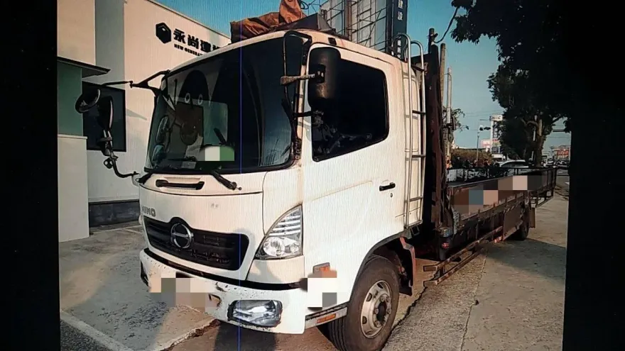影/撞擊瞬間！雙方互看停一下　大貨車一起步、撞飛7旬翁不治