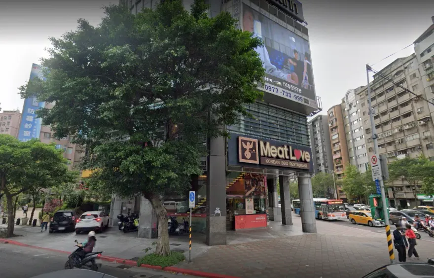快訊/北市信義區韓式烤肉店火災！大樓濃煙狂竄　傷亡狀況曝光