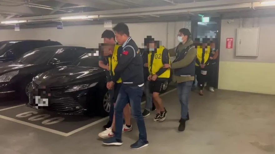 新店保時捷「攔車擄人」再砍人丟包！　8惡漢落網警查出疑債務糾紛