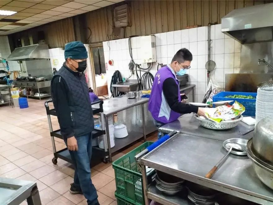 北市國小南下嘉義畢旅傳食物中毒！　6師生「上吐下瀉」急送醫